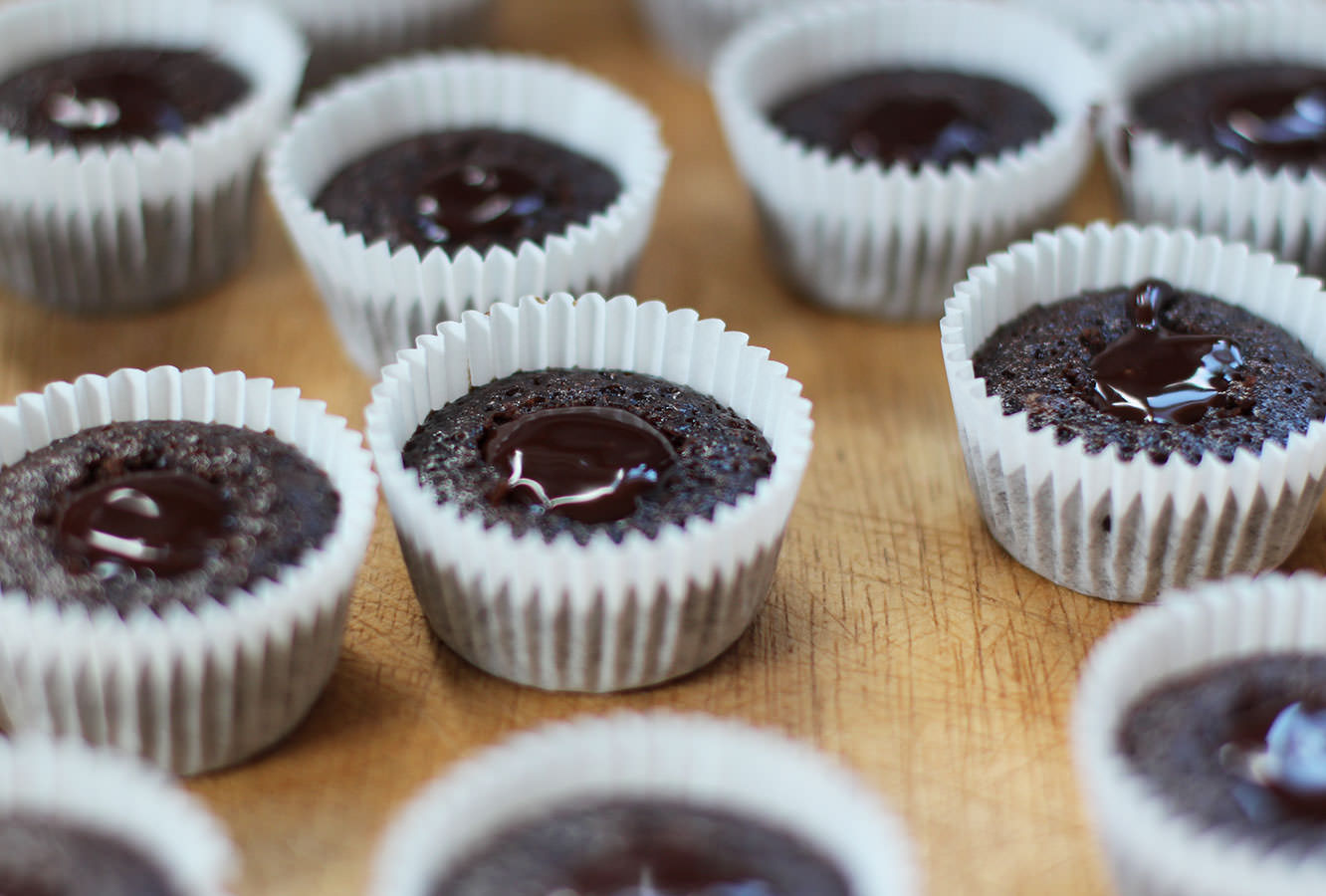 chocolate-salted-caramel-filled-mini-cupcakes-7