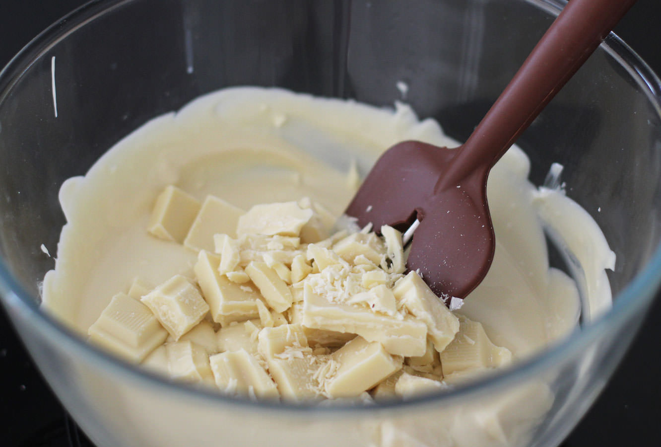 caramel-chocolate-marshmallow-bunny-pops-recipe-8
