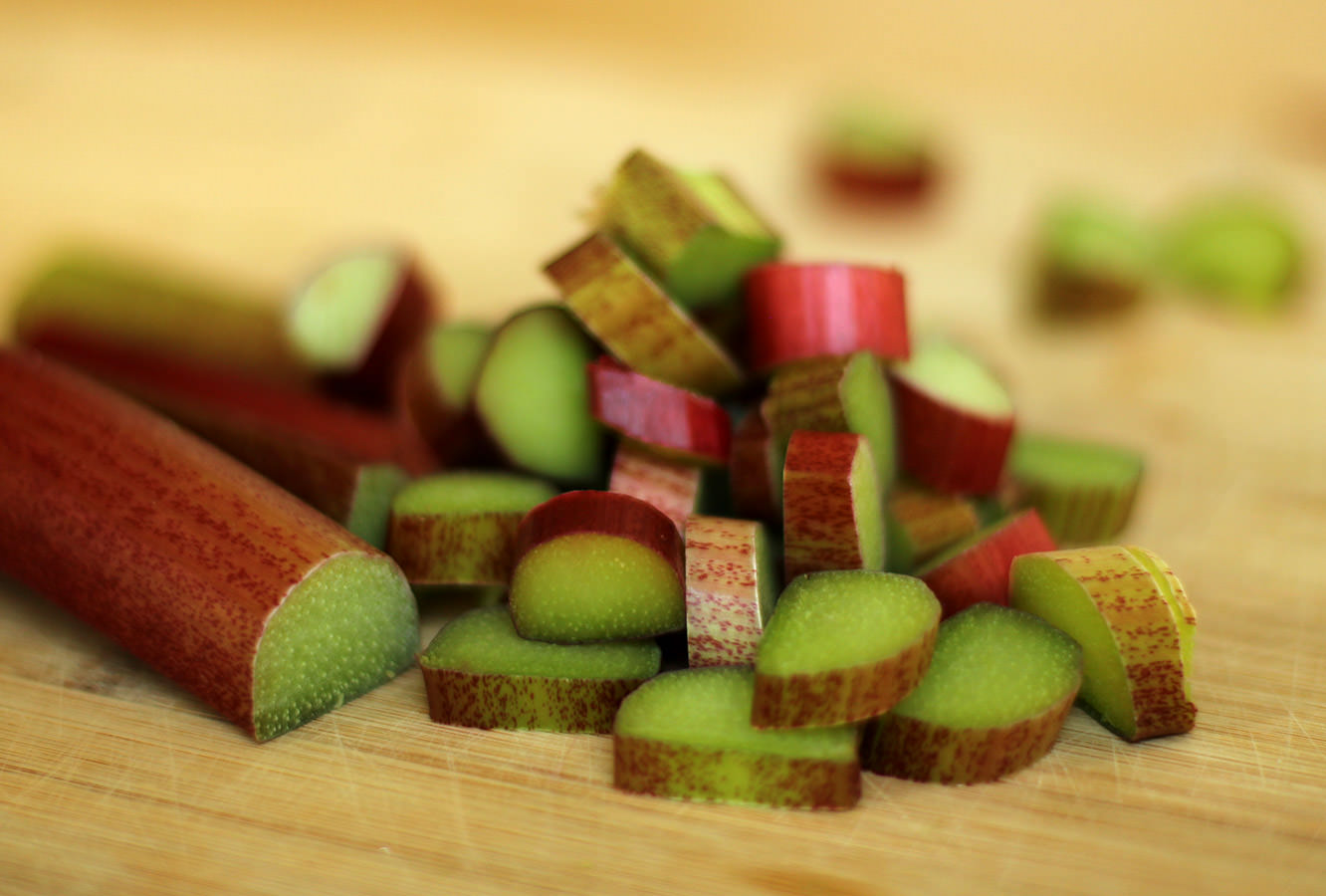 rhubarb-and-custard-cupcake-recipe-4