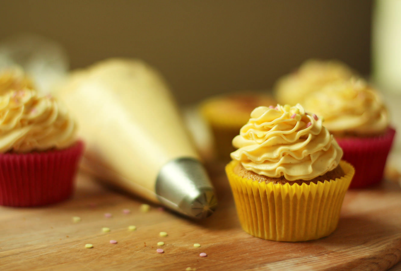 rhubarb-and-custard-cupcake-recipe-7