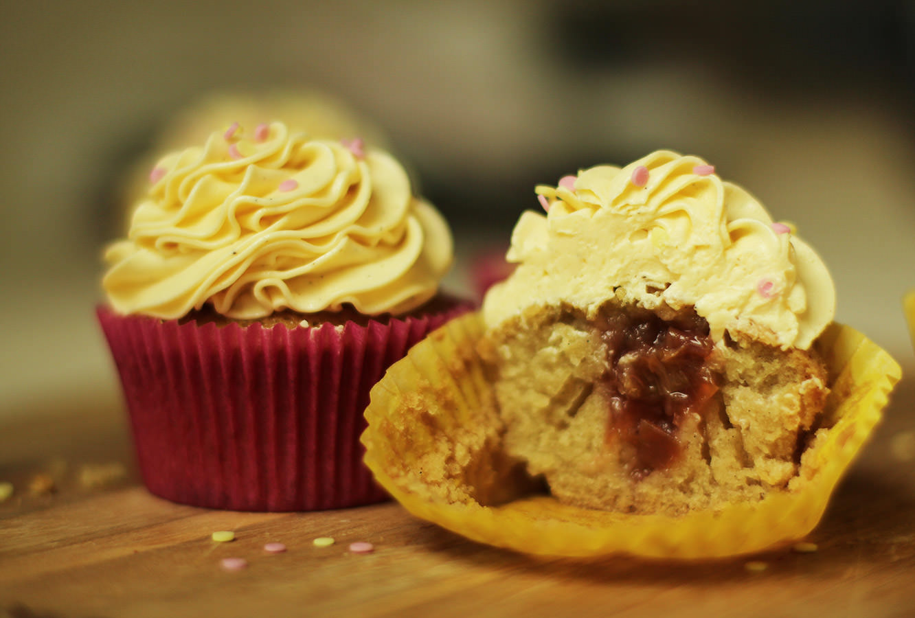 rhubarb-and-custard-cupcake-recipe-9