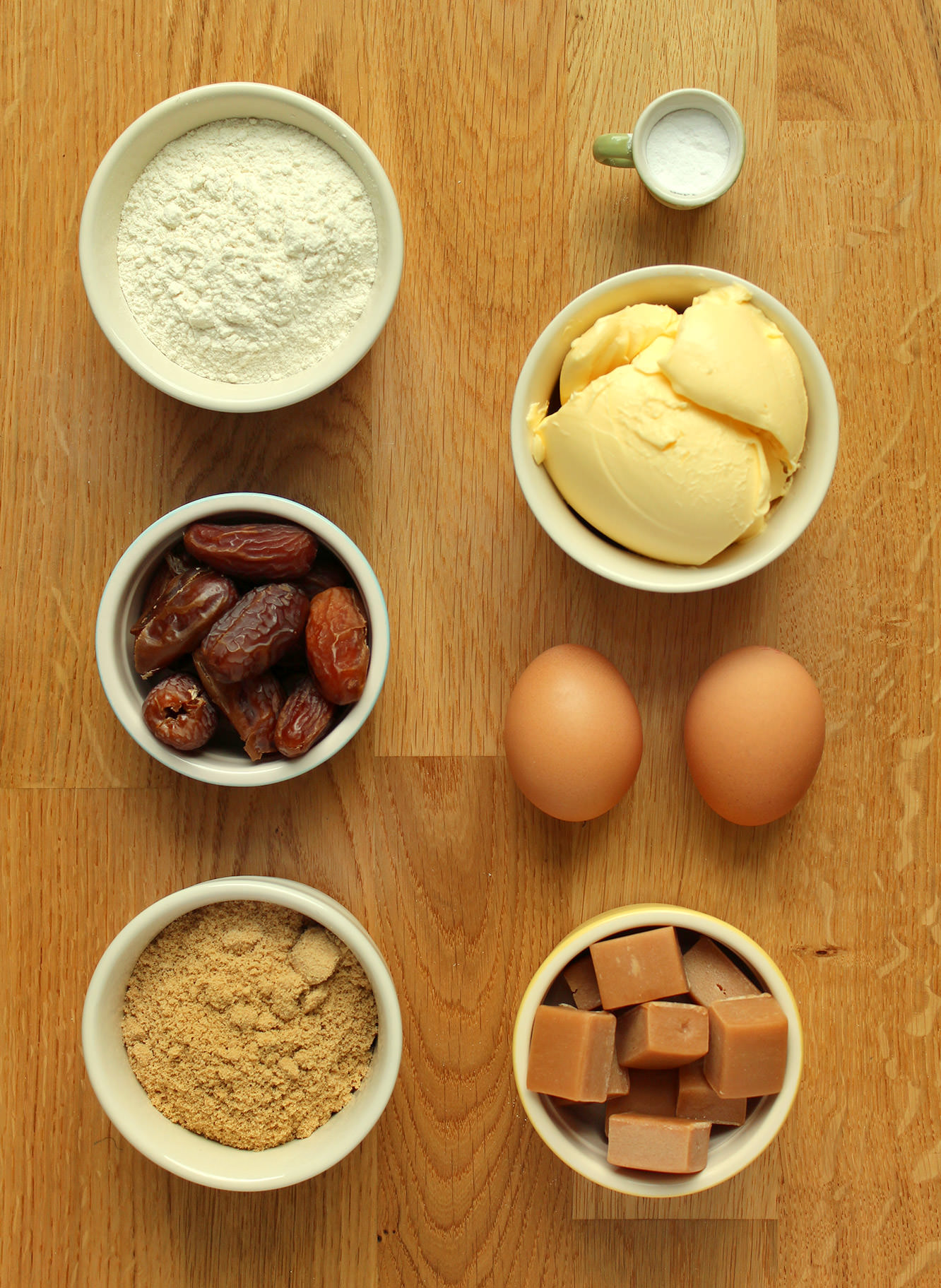 sticky-toffee-pudding-cupcake-recipe-1