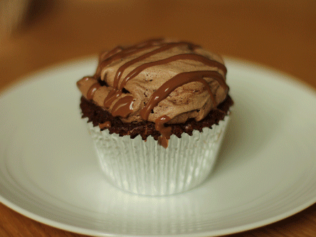 chocolate-meringue-brownie-cupcake-recipe-gif