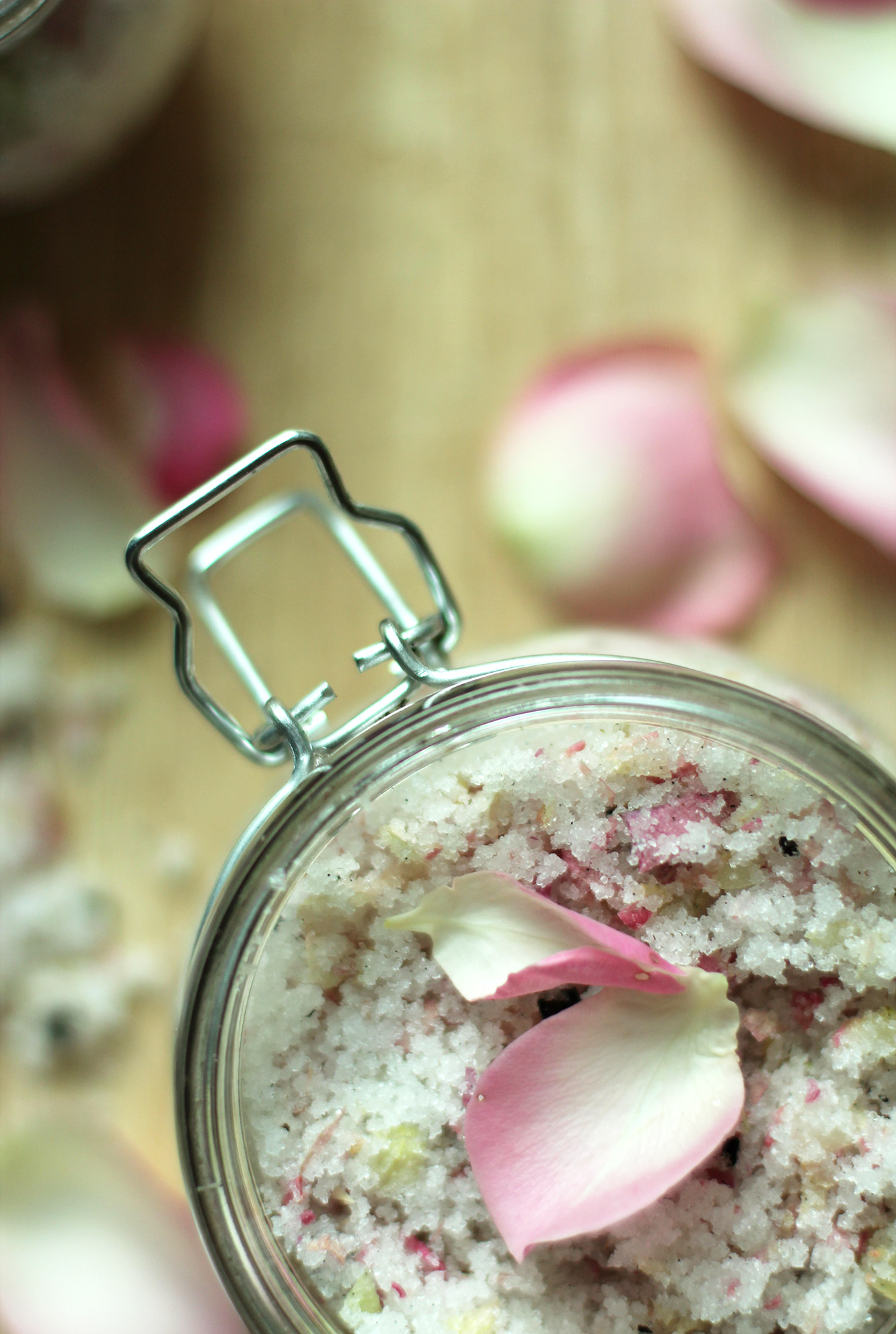 homemade-rose-and-vanilla-body-scrub-11