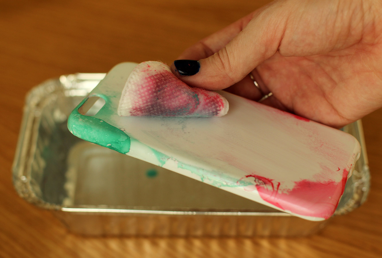 nail-varnish-marbled-phone-case-diy-03