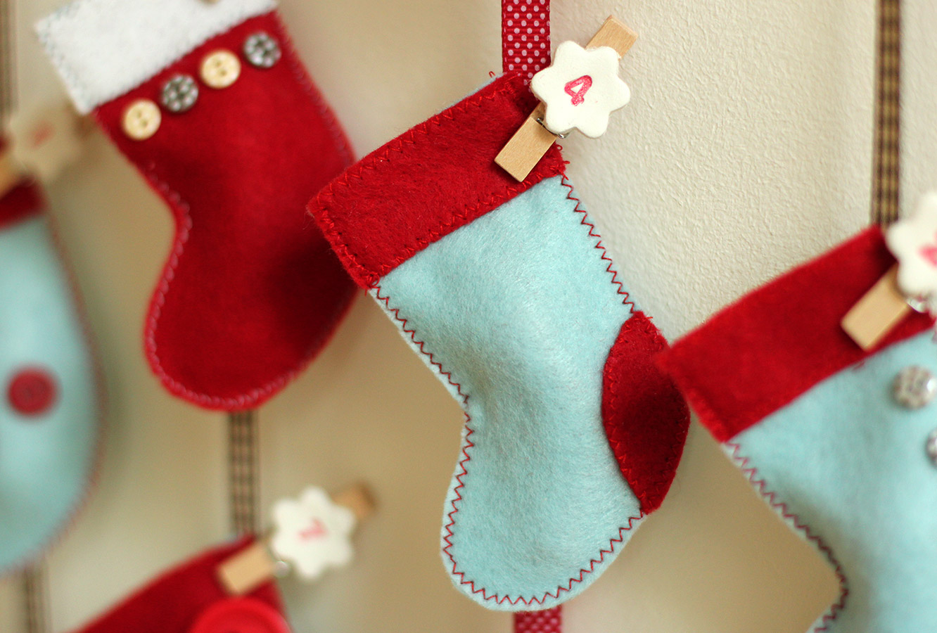 homemade-advent-calendar-mini-stockings-16