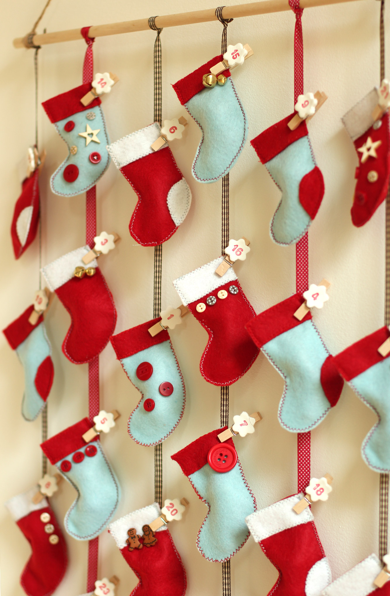 homemade-advent-calendar-mini-stockings-17