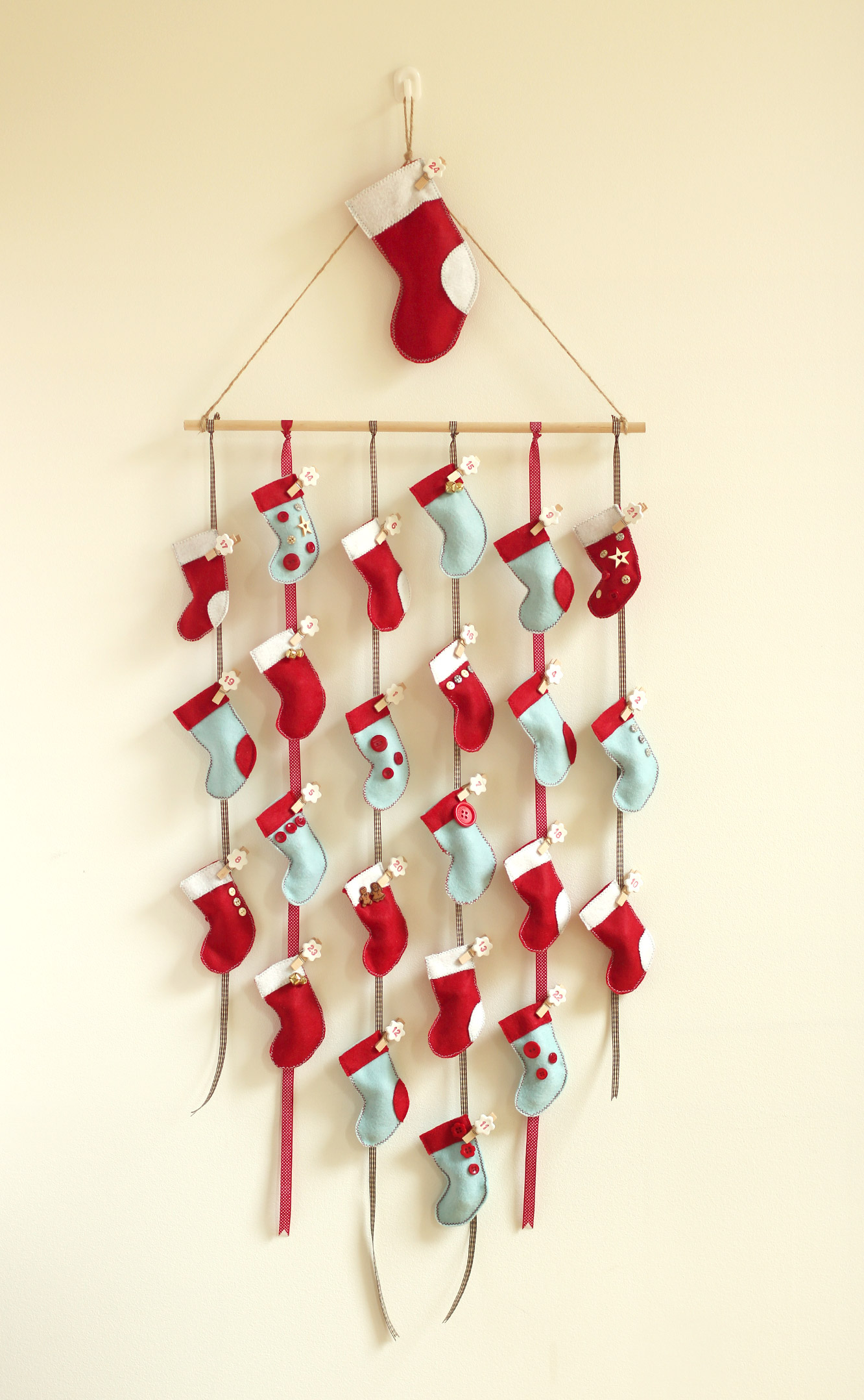 homemade-advent-calendar-mini-stockings-18