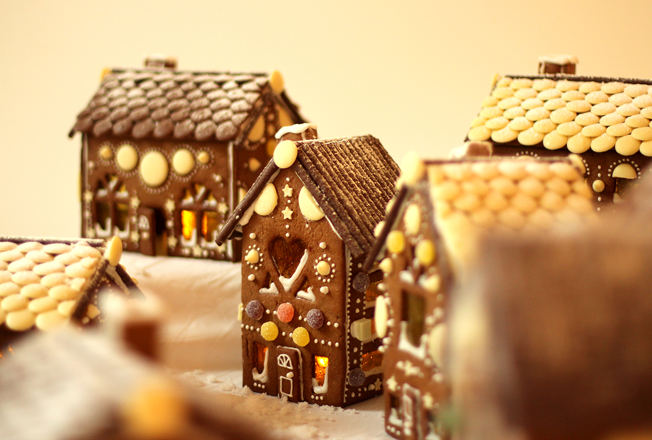 gingerbread-house-village-recipe-guide-24