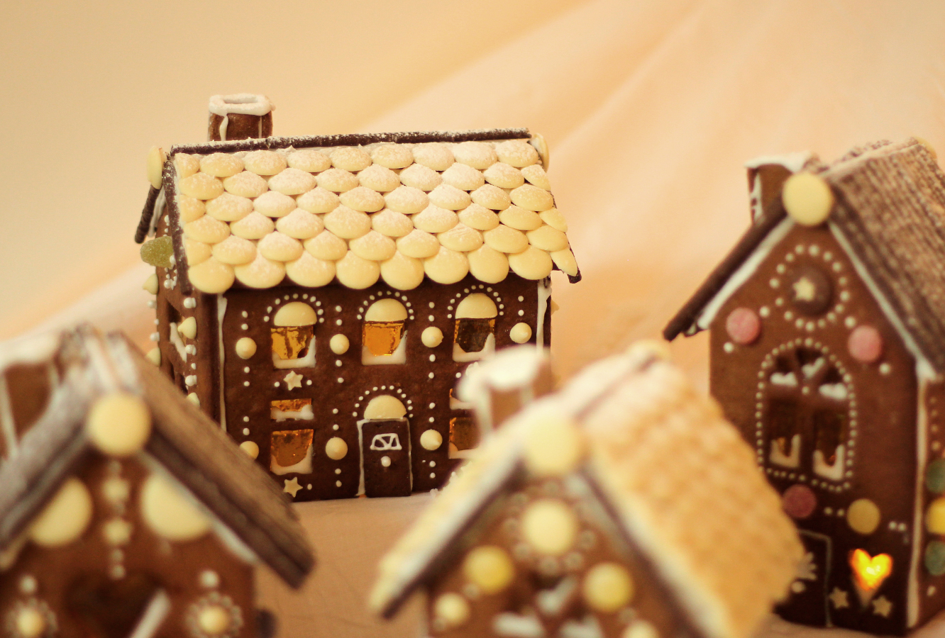 gingerbread-house-village-recipe-guide-25